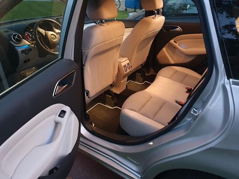 Gebraucht Mercedes B220 184 PS (135 kW) 2015 Silber Van / Kleinbus