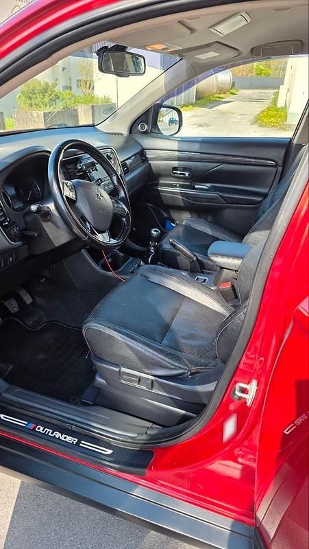 Gebraucht Mitsubishi Outlander 150 PS (110 kW) 2015 Rot SUV