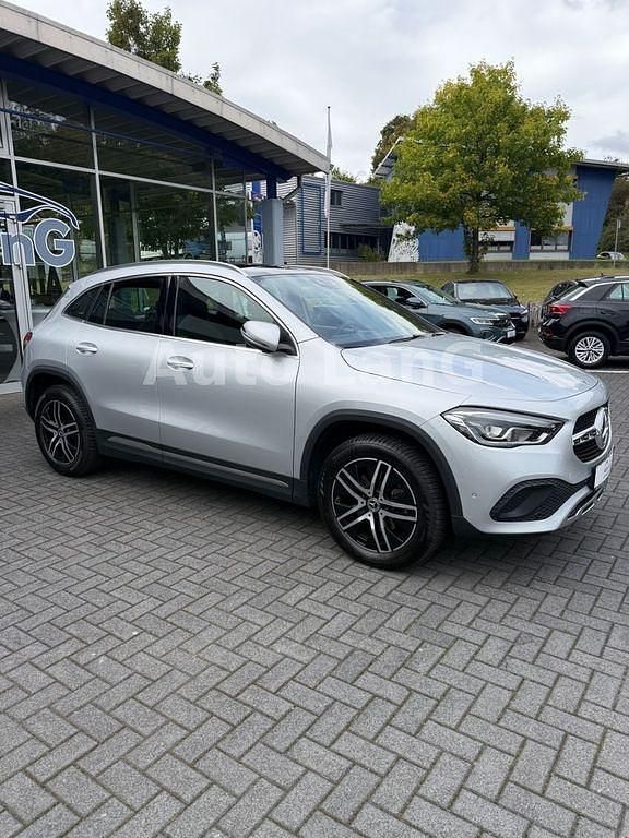 Iridiumsilber Gebraucht 2021 Mercedes GLA200 SUV | 30.790 € (Guter Preis) - Bild 1/4
