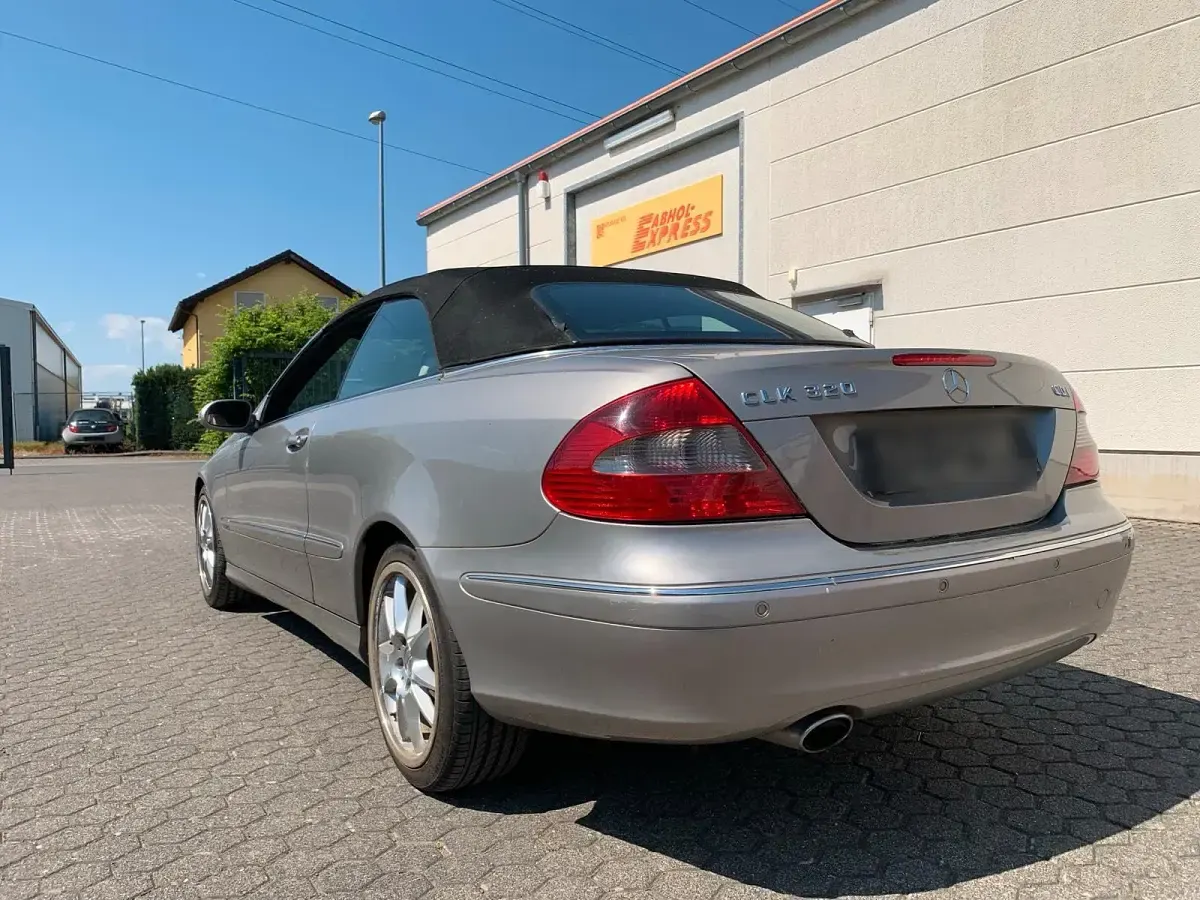 Gebraucht Mercedes CLK320 224 PS (164 kW) 2006 Grau Cabrio