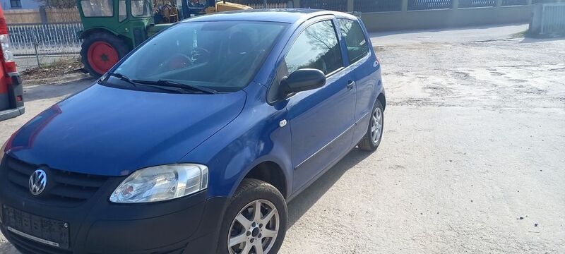Blau Gebraucht 2009 VW Fox Basis Kleinwagen | 1.790 € (Fairer Preis) - Bild 1/4
