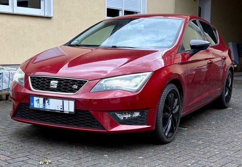 Rot Gebraucht 2013 Seat Leon FR Limousine | 7.890 € (Guter Preis) - Bild 1/4