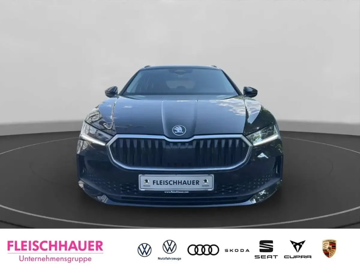 Gebraucht Skoda Superb Essence 265 PS (194 kW) 2025 Schwarz Kombi