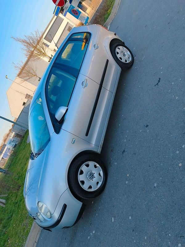 Gebraucht VW Polo 64 PS (47 kW) 2003 Silber Kleinwagen