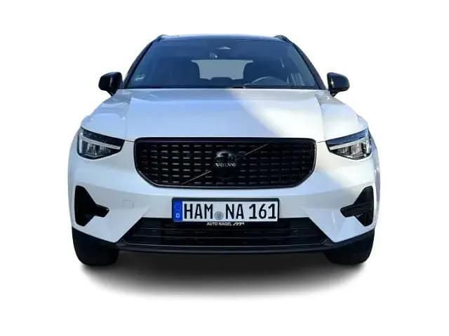 Weiß Gebraucht 2025 Volvo XC40 Plus SUV | 38.500 € (Fairer Preis) - Bild 1/4