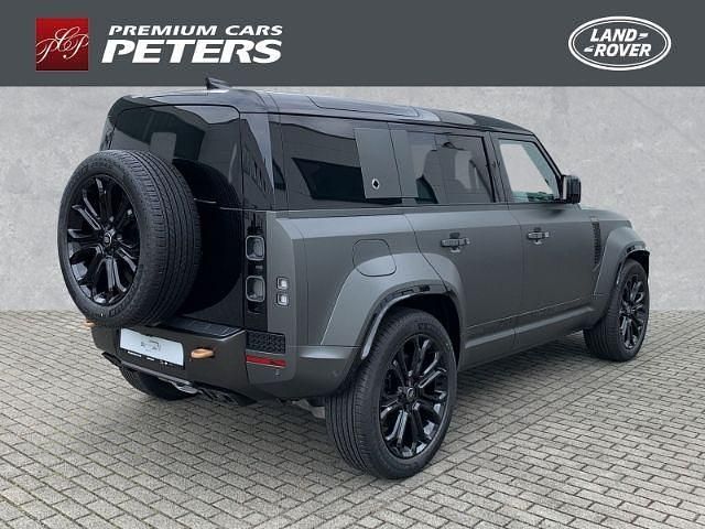 Neu Land Rover Defender 643 PS (472 kW) 2025 Gruen SUV