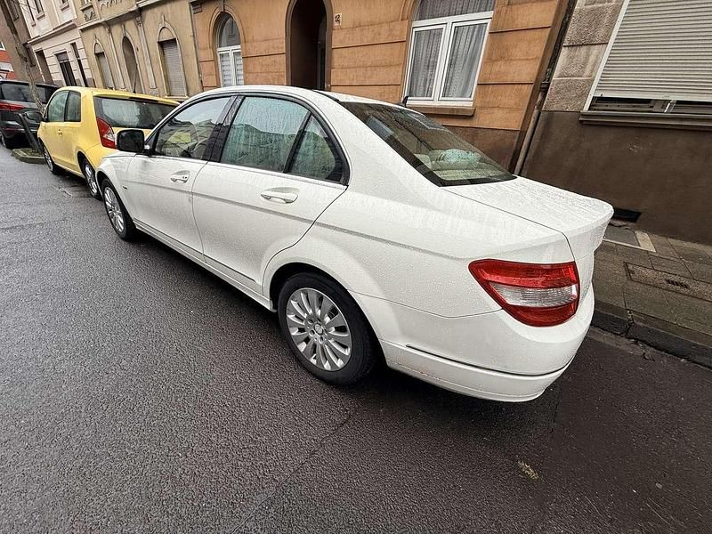 Gebraucht Mercedes C180 Elegance 156 PS (114 kW) 2007 Weiß Limousine