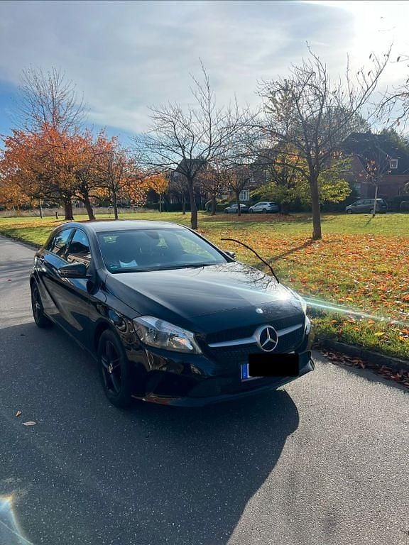 Gebraucht Mercedes A160 90 PS (66 kW) 2016 Schwarz Limousine