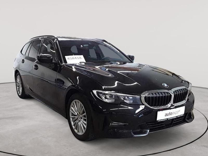 Saphirschwarz metallic Gebraucht 2021 BMW 318 Sport Line Kombi | 18.790 € (Fairer Preis) - Bild 1/4