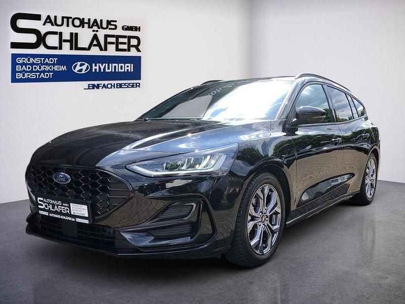 Obsidianschwarz metallic Gebraucht 2024 Ford Focus ST-Line Limousine | 21.280 € (Guter Preis) - Bild 1/4