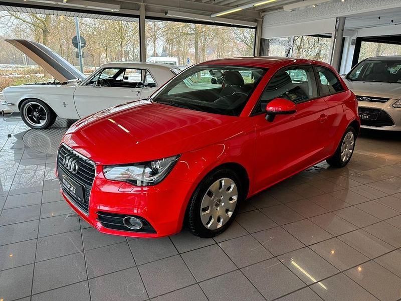 Gebraucht Audi A1 Attraction 86 PS (63 kW) 2011 Rot Kleinwagen