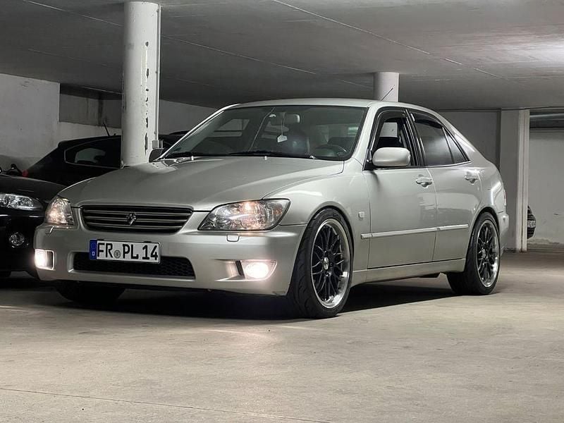 Silber Gebraucht 2004 Lexus IS300 Limousine | 9.000 € - Bild 1/4