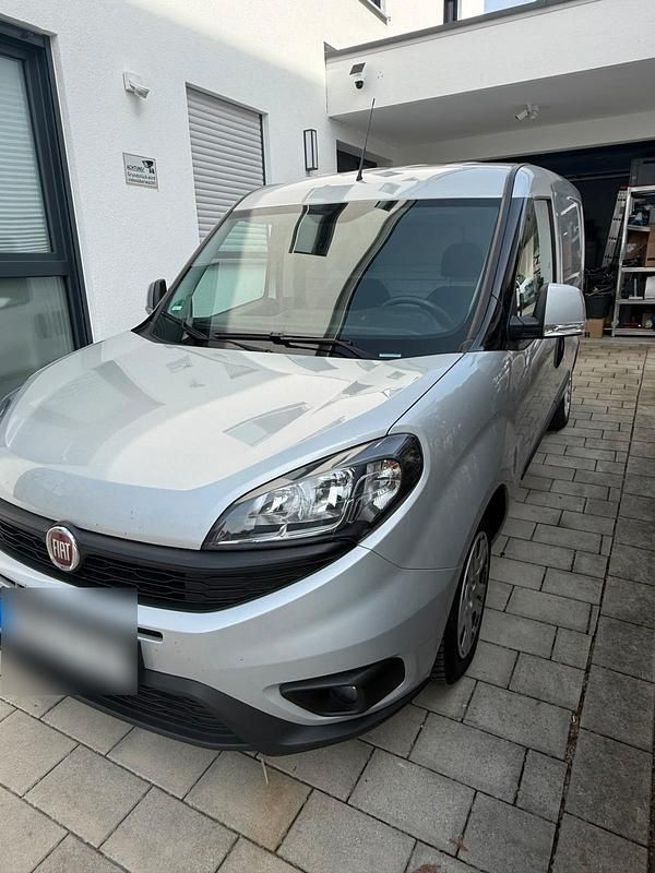 Gebraucht Fiat Doblò 74 PS (54 kW) 2022 Silber Van / Kleinbus