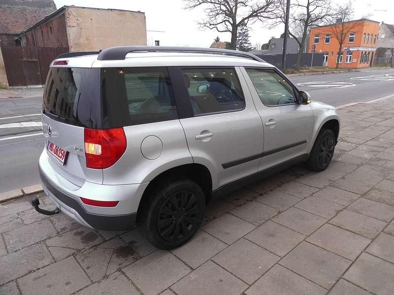 Gebraucht Skoda Yeti Ambition 122 PS (89 kW) 2015 Brilliantsilber metallic SUV