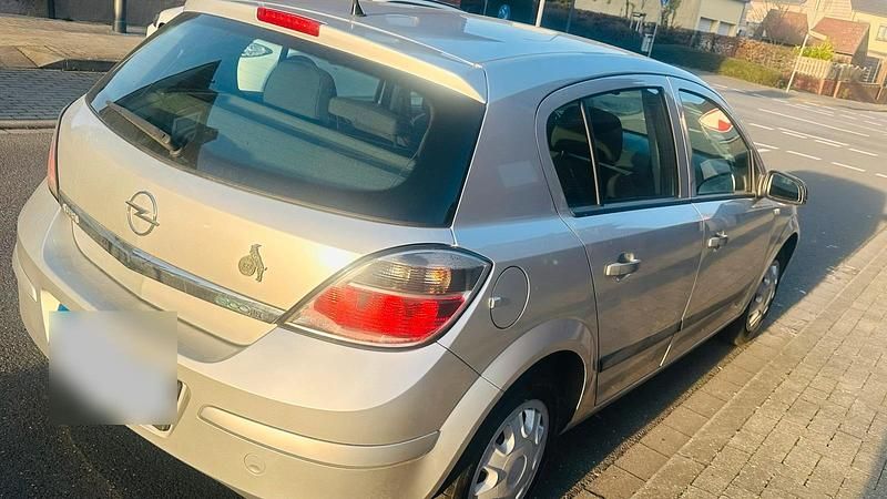 Gebraucht Opel Astra 90 PS (66 kW) 2009 Grau Limousine