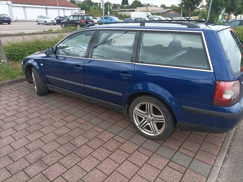 Gebraucht VW Passat 131 PS (96 kW) 2002 Blau Kombi