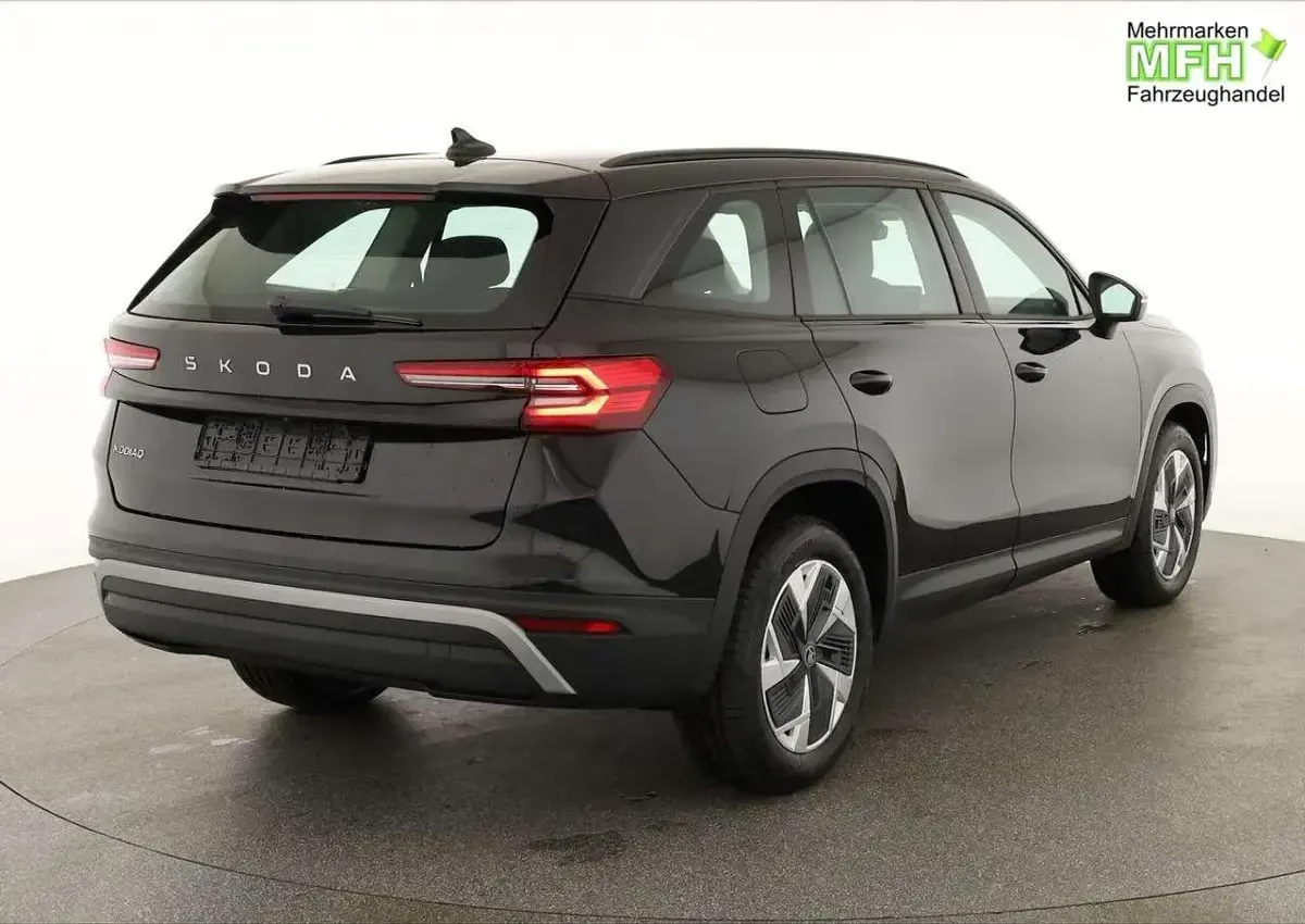Neu Skoda Kodiaq Selection 150 PS (110 kW) 2026 Black magic perleffekt SUV