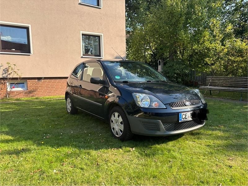 Blau Gebraucht 2006 Ford Fiesta Kleinwagen | 499 € (Superpreis) - Bild 1/4