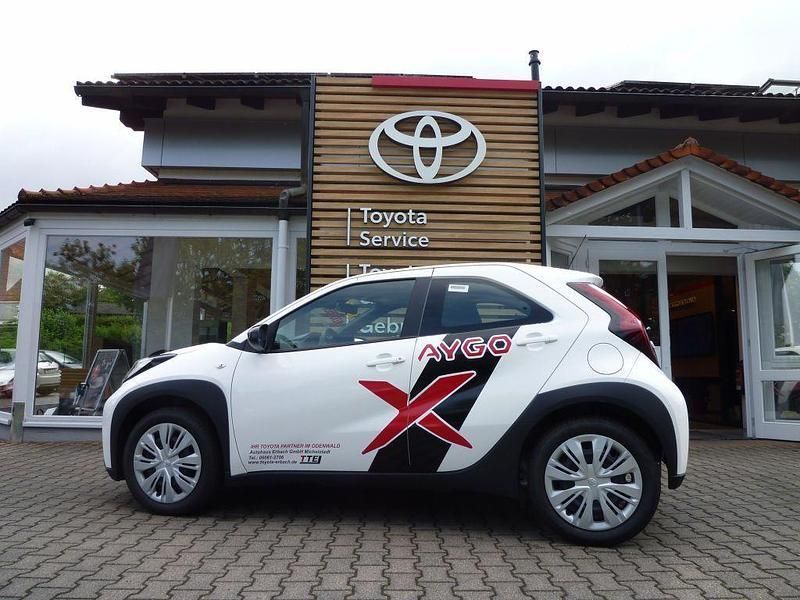 Weiß Neu 2025 Toyota Aygo Business Edition Kleinwagen | 17.700 € - Bild 1/4