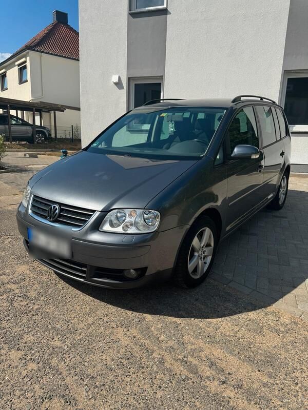 Grau Gebraucht 2005 VW Touran Van / Kleinbus | 3.300 € (Etwas zu teuer) - Bild 1/4