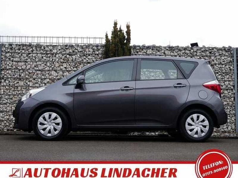 Gebraucht Toyota Verso-S Multidrive S 99 PS (72 kW) 2011 Grau Van / Kleinbus