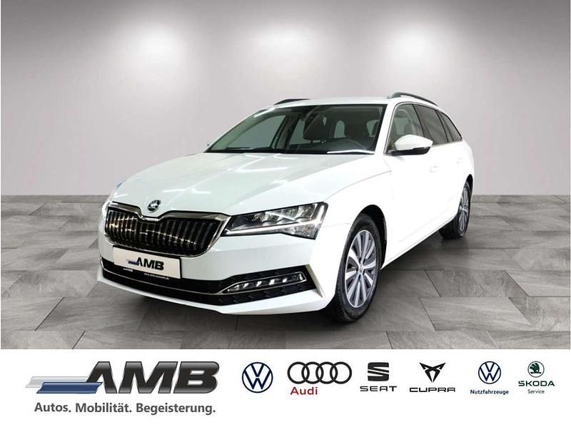 Moonweiß perleffekt/moonweis Gebraucht 2023 Skoda Superb Ambition Kombi | 24.980 € (Fairer Preis) - Bild 1/3