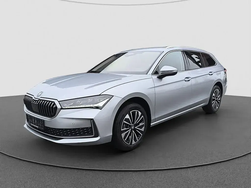 Neu Skoda Superb Selection 193 PS (141 kW) 2025 Schwarz Kombi