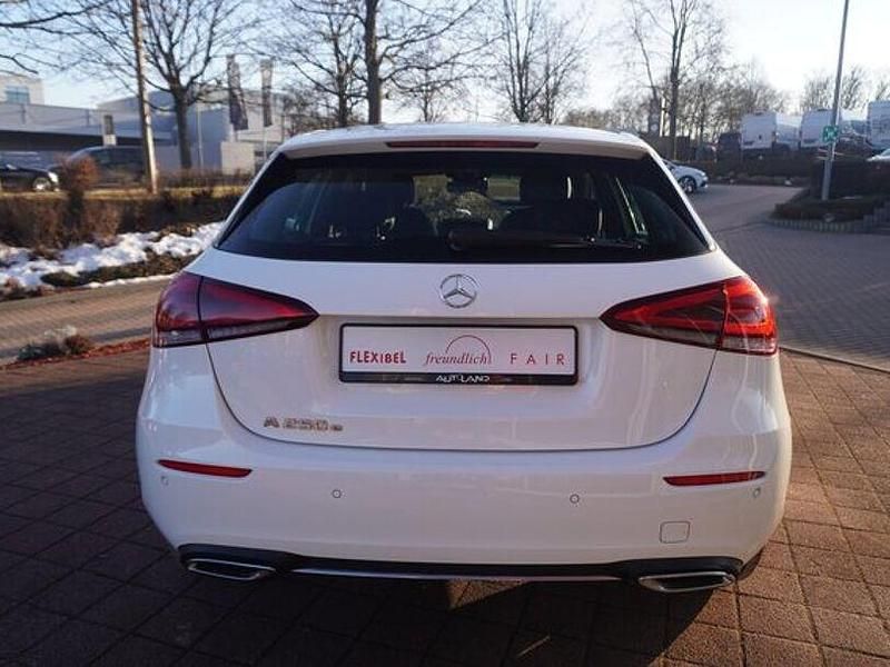 Gebraucht Mercedes A250 Progressive 218 PS (160 kW) 2021 Weiss Limousine