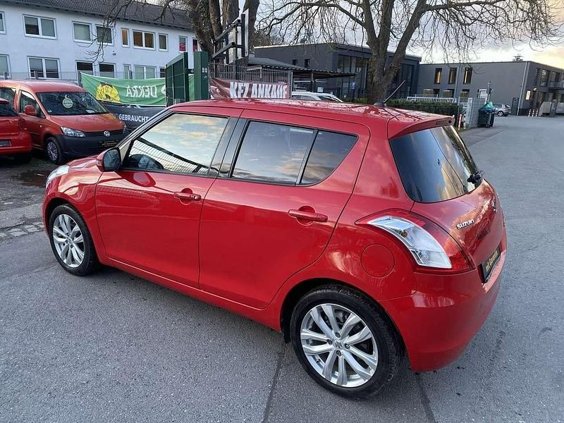 Gebraucht Suzuki Swift Club 94 PS (69 kW) 2016 Rot Kleinwagen