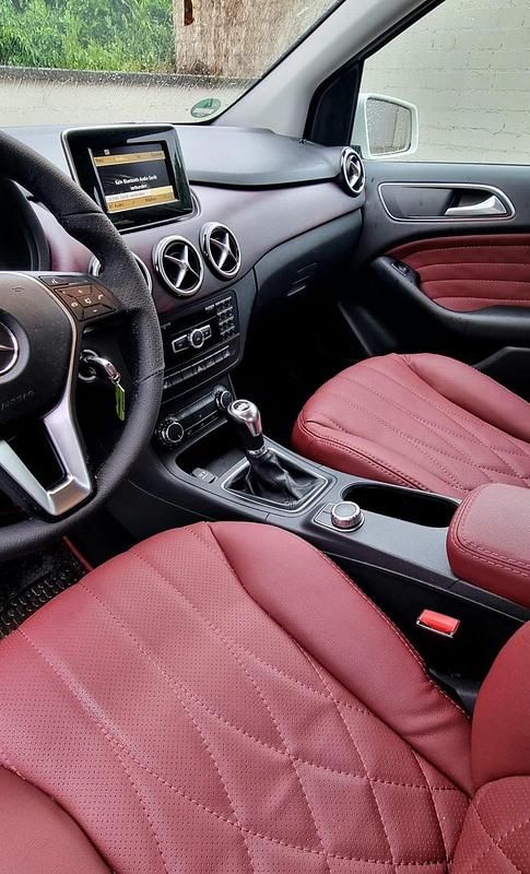 Gebraucht Mercedes B180 122 PS (89 kW) 2012 Weiß Van / Kleinbus