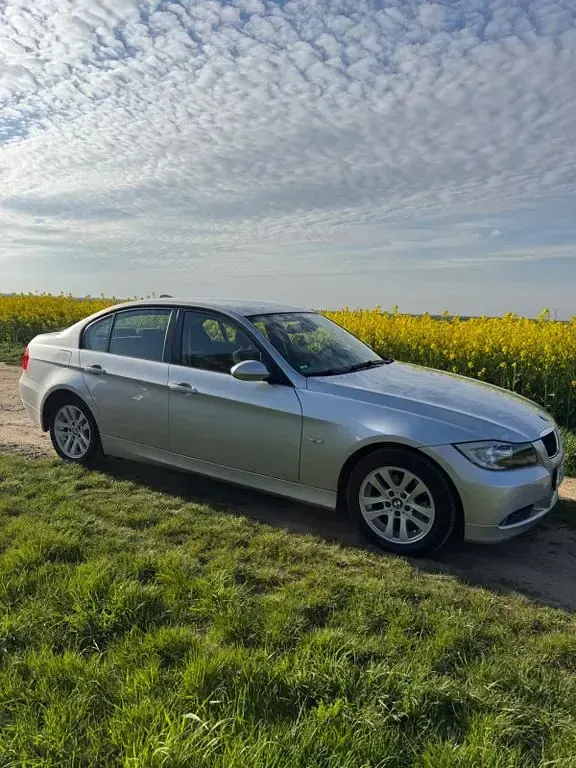 Gebraucht BMW 320 150 PS (110 kW) 2006 Silber Limousine