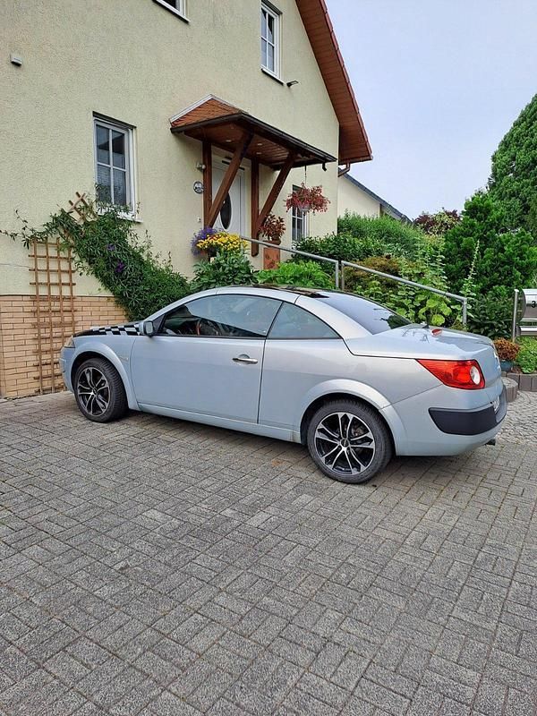 Silber Gebraucht 2004 Renault Mégane Cabriolet Cabrio | 1.950 € (Fairer Preis) - Bild 1/4