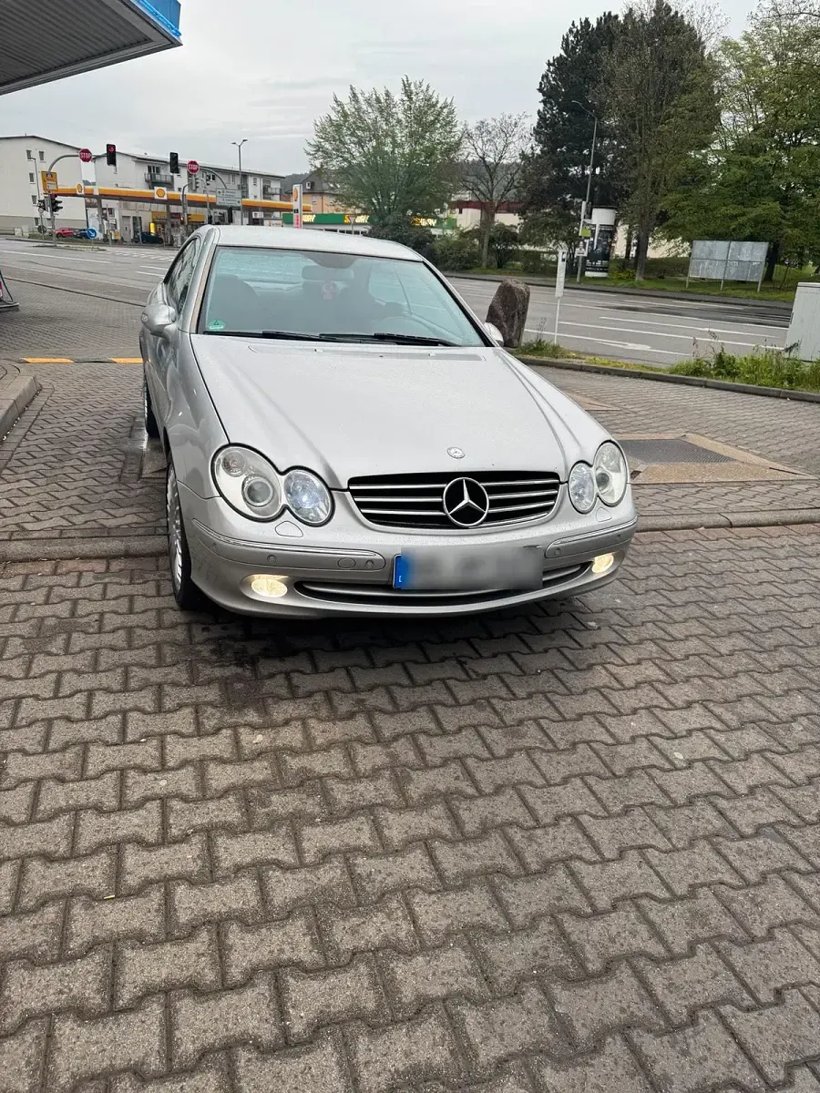 Gebraucht Mercedes CLK240 170 PS (125 kW) 2004 Silber Coupé