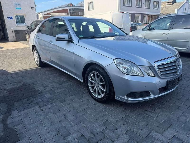 Gebraucht Mercedes E220 170 PS (125 kW) 2010 Iridiumsilber  metalliclack Limousine