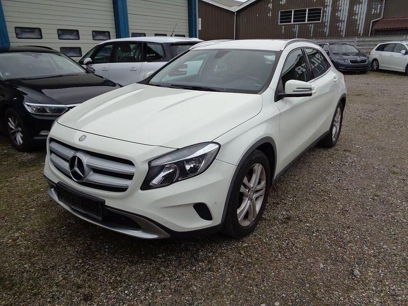 Weiß Gebraucht 2015 Mercedes GLA200 SUV | 9.900 € (Superpreis) - Bild 1/4