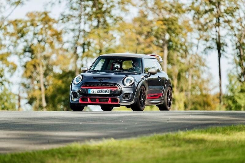 Blau Gebraucht 2020 Mini John Cooper Works Kleinwagen | 39.900 € (Teuer) - Bild 1/4