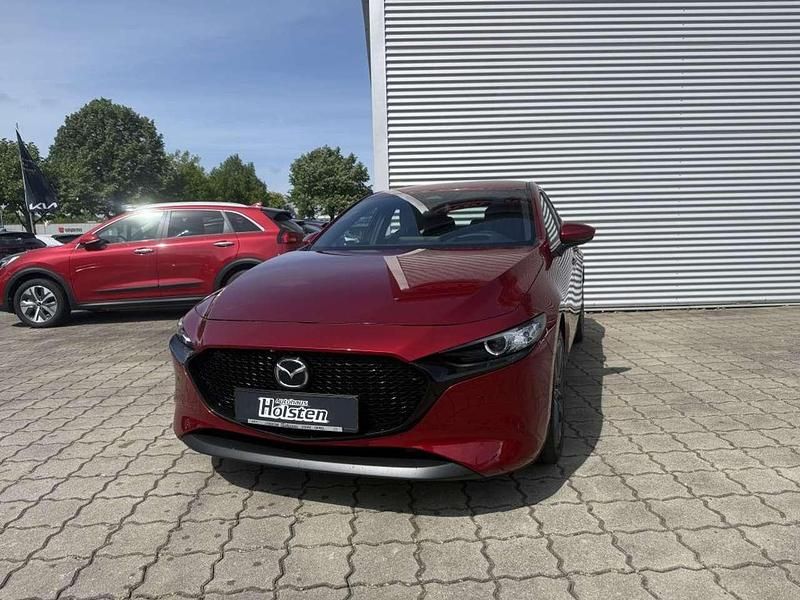 Soul red crystal metallic Neu 2025 Mazda 3 Center-Line Limousine | 29.990 € - Bild 1/4