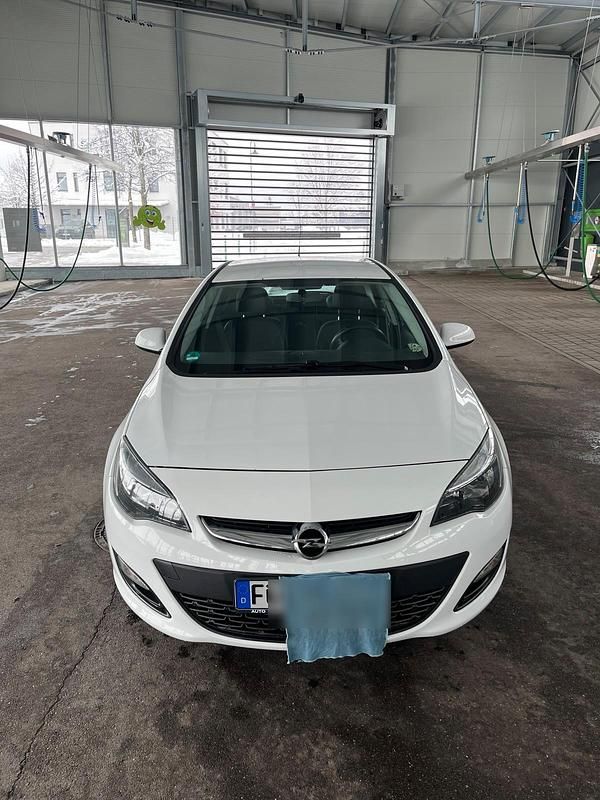 Gebraucht Opel Astra 120 PS (88 kW) 2014 Weiß Limousine