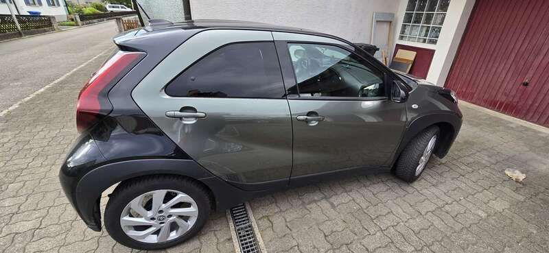 Grün Gebraucht 2022 Toyota Aygo Pulse Kleinwagen | 14.000 € (Guter Preis) - Bild 1/4