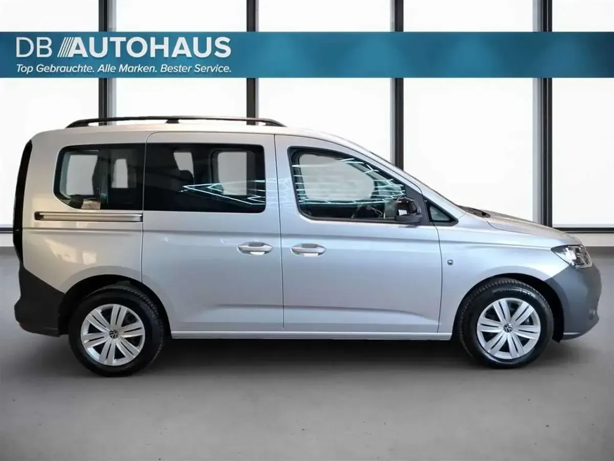 Second-hand VW Caddy 122 CP (89 kW) 2022 Argintiu Monovolum