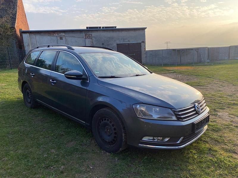 Gebraucht VW Passat Comfortline 140 PS (102 kW) 2012 Grau Kombi