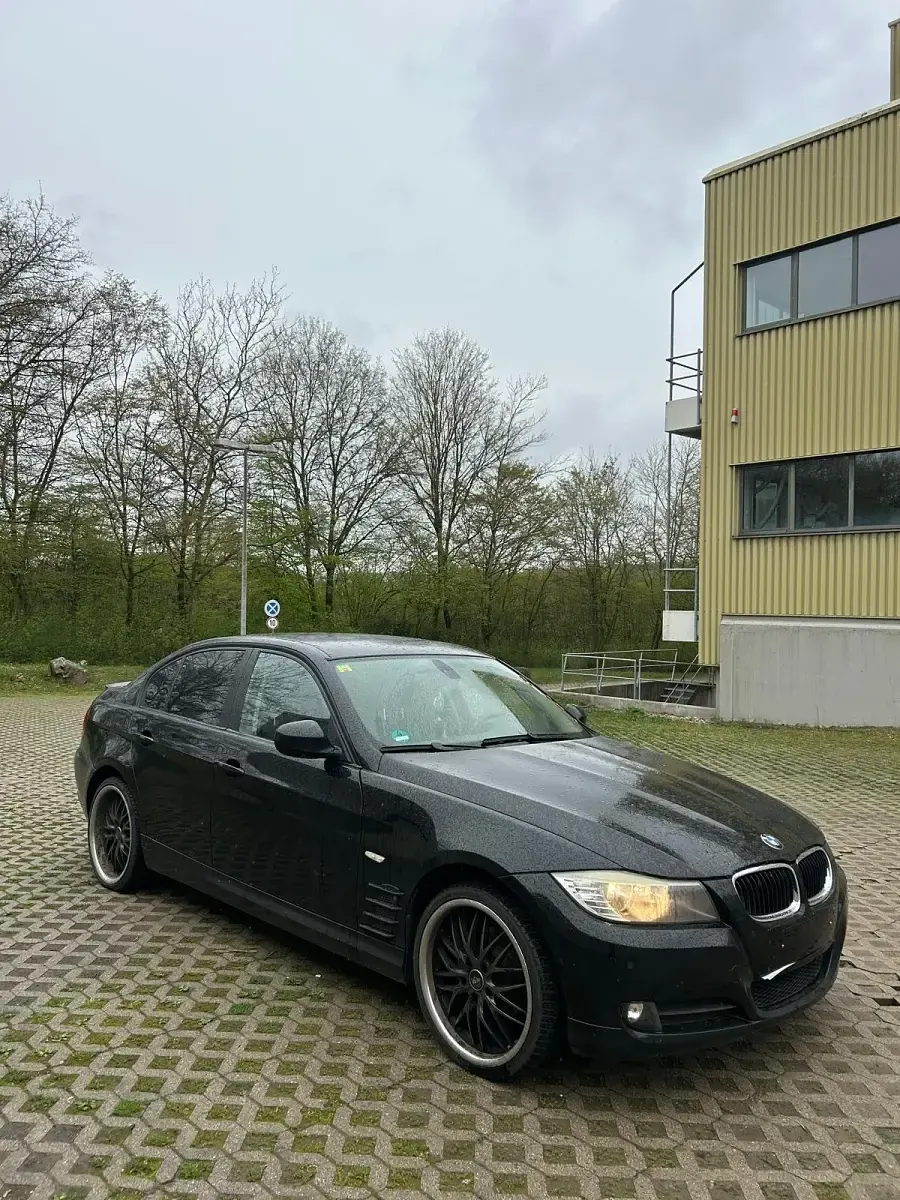 Gebraucht BMW 320 170 PS (125 kW) 2009 Schwarz Limousine