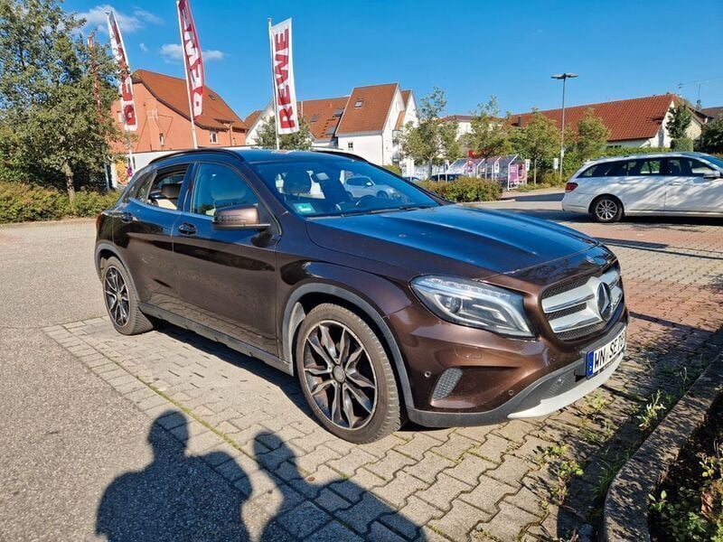 Gebraucht Mercedes GLA220 170 PS (125 kW) 2014 Beige SUV