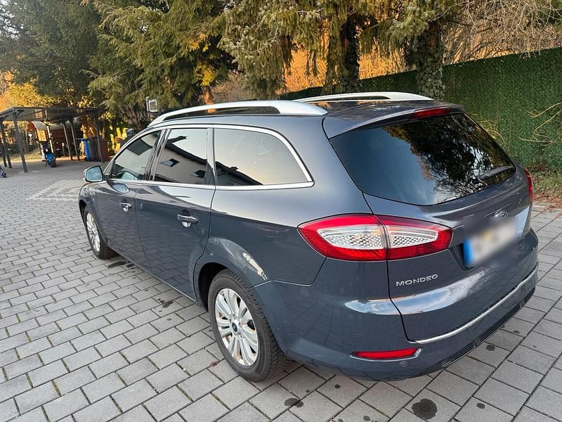 Gebraucht Ford Mondeo 163 PS (119 kW) 2012 Grau Kombi
