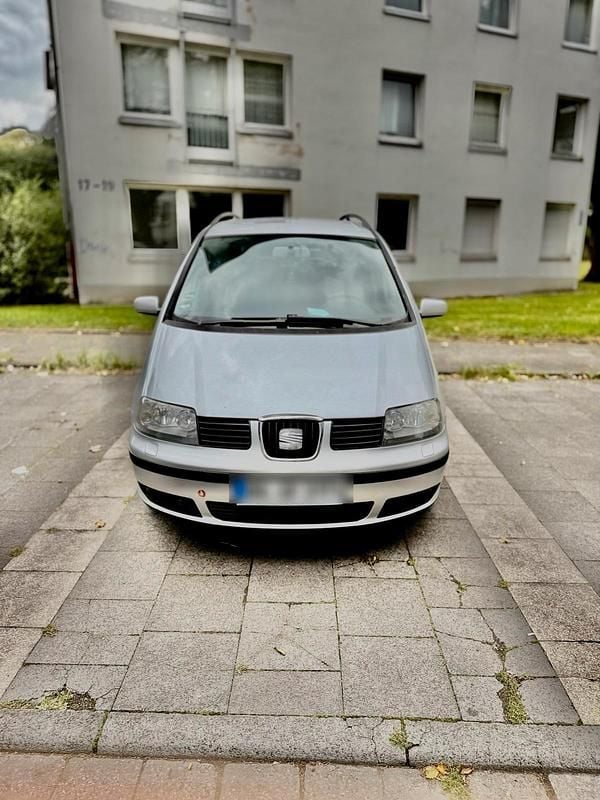 Grau Gebraucht 2006 Seat Alhambra Van / Kleinbus | 2.700 € (Etwas zu teuer) - Bild 1/4
