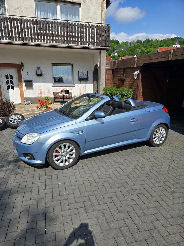 Blau Gebraucht 2005 Opel Tigra Cabrio | 2.980 € - Bild 1/4