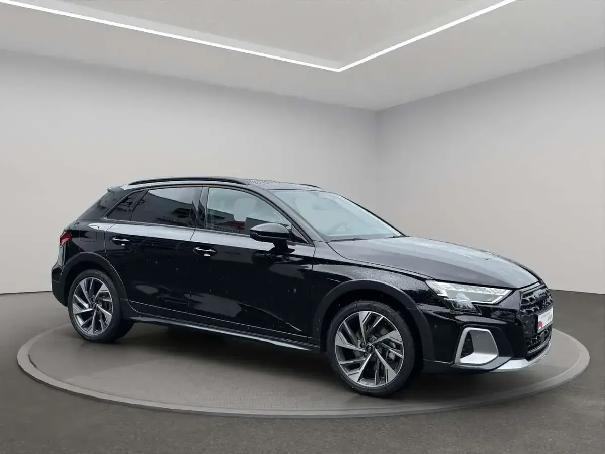 Gebraucht Audi A3 Sport 204 PS (150 kW) 2025 Schwarz Limousine