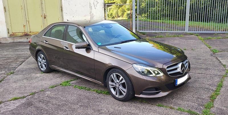 Braun Gebraucht 2014 Mercedes E350 Limousine | 14.500 € (Guter Preis) - Bild 1/4