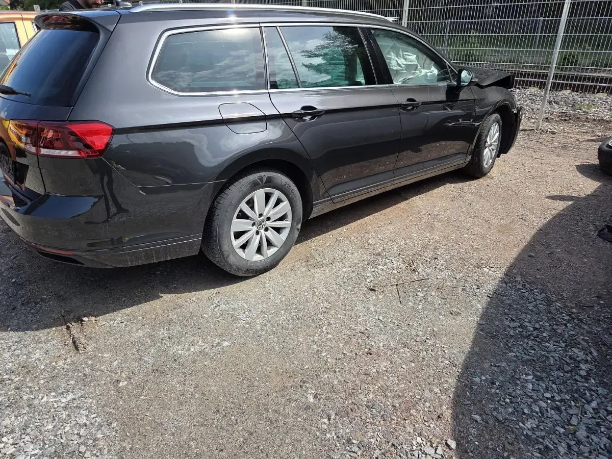 Gebraucht VW Passat Business 150 PS (110 kW) 2021 Grau Kombi