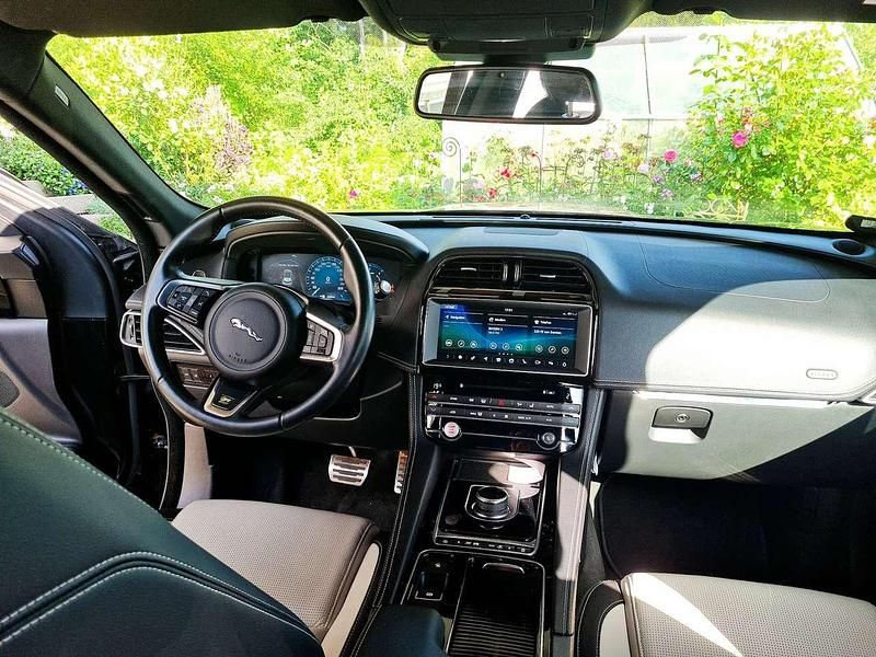 Gebraucht Jaguar F-Pace R-Sport 179 PS (131 kW) 2018 Schwarz SUV